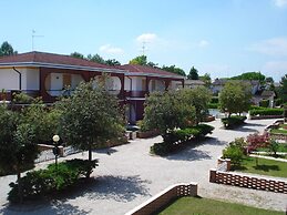 Beautiful Villa With Garden and Pool for 8 People