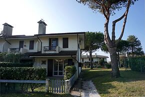 Comfy Villa With Pool and Barbecue