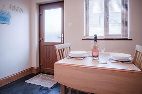 Primrose - 1 Bedroom Cottage - Llanteg