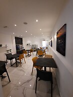 Shoreline Hotel
