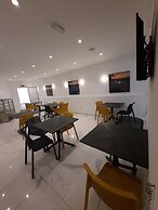 Shoreline Hotel