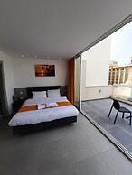 Shoreline Hotel