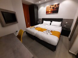 Shoreline Hotel