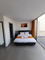 Shoreline Hotel