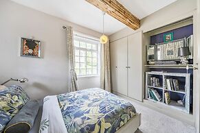 Hebden Bridge - House - Sleeps 8 - Pet Friendly