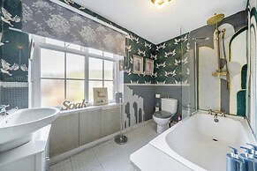 Hebden Bridge - House - Sleeps 8 - Pet Friendly
