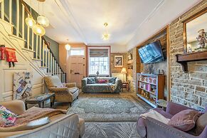 Hebden Bridge - House - Sleeps 8 - Pet Friendly
