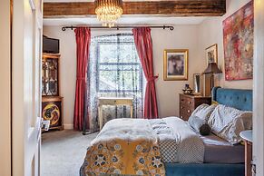 Hebden Bridge - House - Sleeps 8 - Pet Friendly