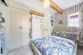 Hebden Bridge - House - Sleeps 8 - Pet Friendly