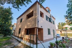 Spacious apt With Lodge Just 40m From the Beach