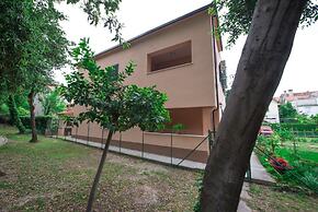 Spacious apt With Lodge Just 40m From the Beach