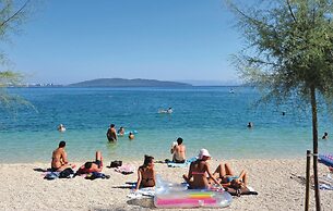 Spacious apt With Lodge Just 40m From the Beach