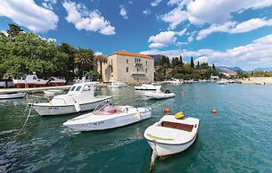 Spacious apt With Lodge Just 40m From the Beach