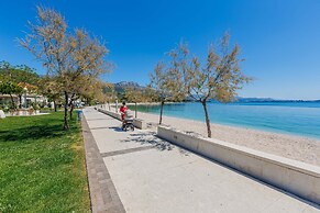Seafront Spacious Apt, 120 m2 Size, in the Center