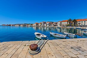 Seafront Spacious Apt, 120 m2 Size, in the Center