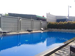 Comfort and Modern Studio Tifolia Apartment