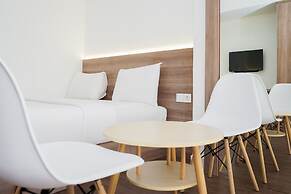 Stylish and Comfy Studio at Casa De Parco Apartment