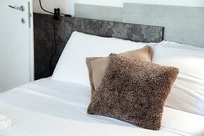 MyHomeInComo - Art Design Suites