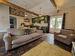 Hawthorn Hollow