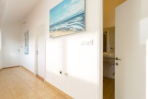 Large 150 m2 apt With Pool and 500 m2 Garden