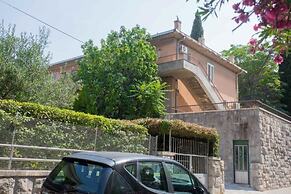 Comfortable Apartment With Balcony & Garden View