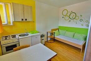Comfortable Apartment With Balcony & Garden View