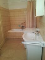 Comfortable Apartment With Balcony & Garden View
