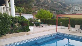 Pomos Harbourbiew Villa