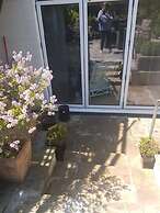 Lovely Large Garden Flat