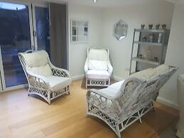 Lovely Large Garden Flat