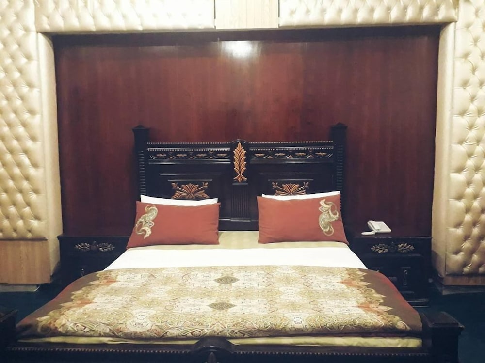 Divine Hotel