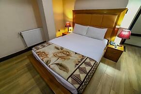 Mid Town Hotel