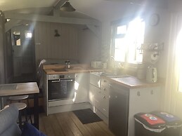 Charming Luxurious Rural Shepherds Hut