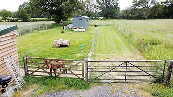 Charming Luxurious Rural Shepherds Hut
