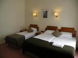 City Hotel
