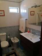2 Bed Flat - Sleeps 5 - Parking - Wifi