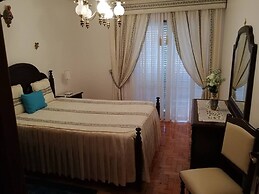 2 Bed Flat - Sleeps 5 - Parking - Wifi
