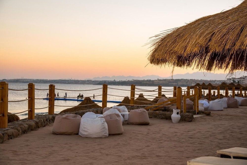 SUNRISE Remal Beach Resort