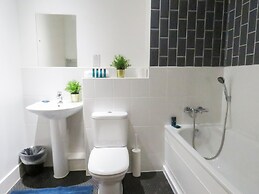 Tudors eSuites Two Bedroom & Balcony