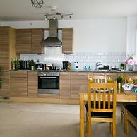 Tudors eSuites Two Bedroom & Balcony