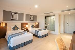 Rex Quang Binh Hotel