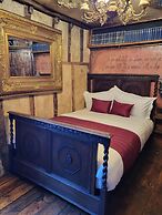 Hocus Pocus Tiny Hotel