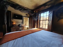 Hocus Pocus Tiny Hotel