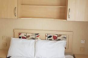 2br-pool-garden-parking-wifi-sleeps6