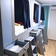 Christal - Hostel