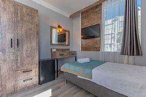 Seven City Hotel