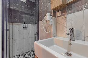 Seven City Hotel