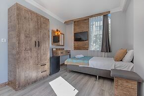 Seven City Hotel