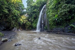 Buahan, A Banyan Tree Escape
