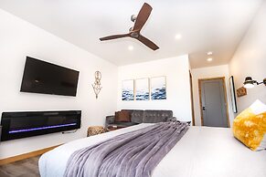 Stone Cove Waterfront Adults Only B&B
